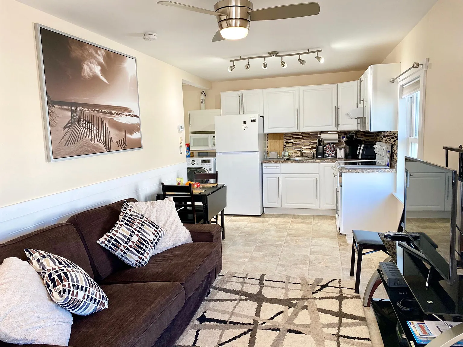 2 bed, 750 sqft, $1,800 — Photo 1