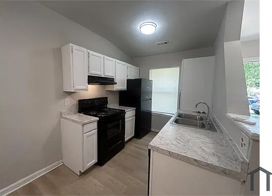 2 bed, 825 sqft, $1,245 — Photo 2