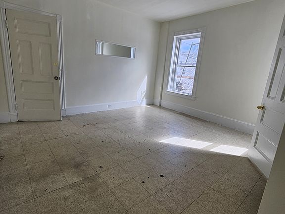 4th image of 136 North St #B