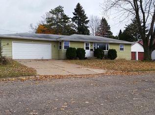 35 Wilson St, Clintonville, WI 54929