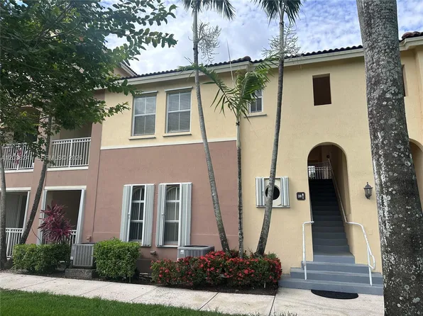10132 NW 7th St Unit 208, Miami, FL 33172