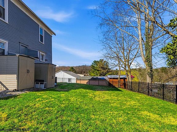 4th image of 228 Jefferson St