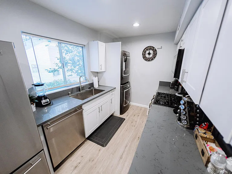 11153 Morrison St — Photo 25