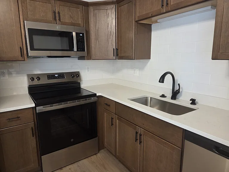 1000 Lexington Street — Photo 13