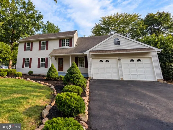 1535 Willow Pond Dr, Yardley, PA 19067