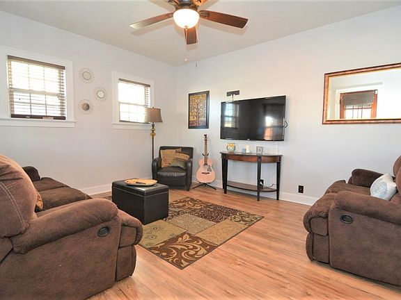 3rd image of 1355 Ravenswood Dr