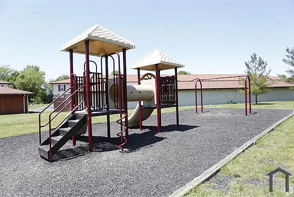 2 bed, 840 sqft, $1,390 — Photo 2