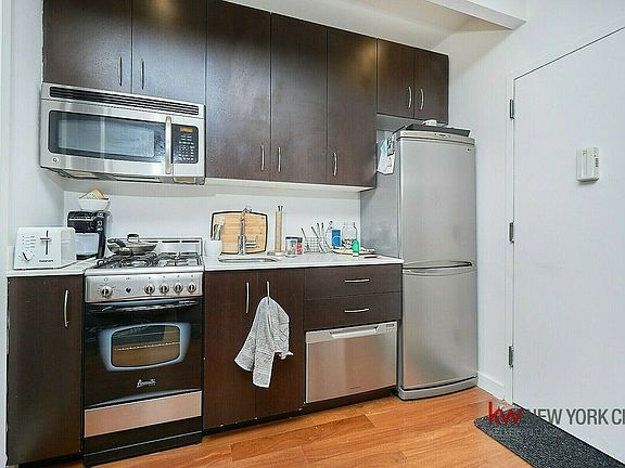 5th image of 120 E 4th St APT 2K