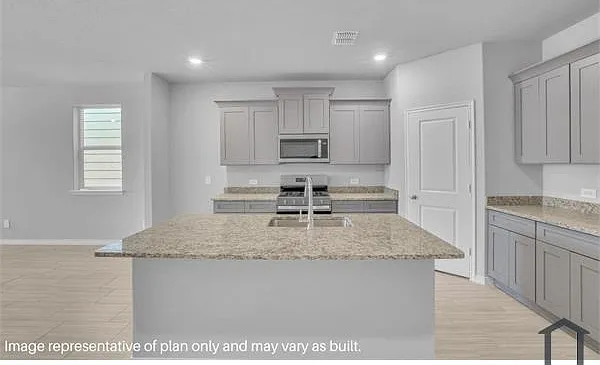 4 bed, 1784 sqft, $2,500 — Photo 4