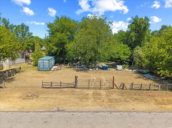 3010 Cedarhill St, Granbury, TX 76048