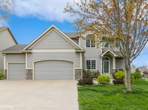 14617 Dellwood Dr, Urbandale, IA 50323