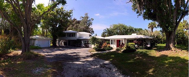 1st image of 8 E Villa Cir