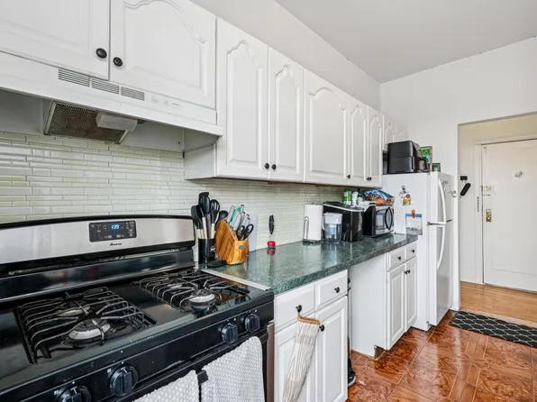 851 Blvd East image 21 of 42