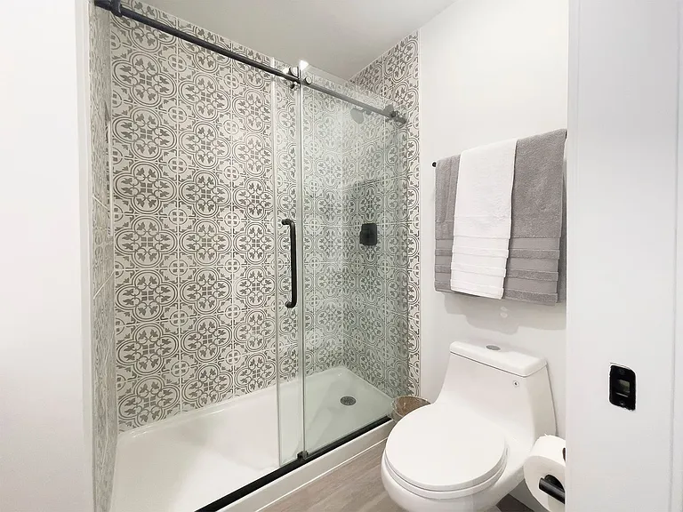 DLUX Lofts - Modern Downtown Studios — Photo 65