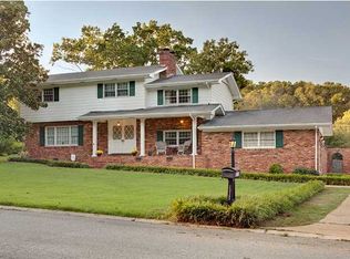 1323 N Glen Dr, Hixson, TN 37343