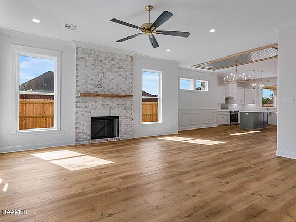 5th image of 401 Croft Row