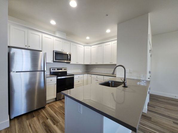 1065 Clearview Ave NE #102