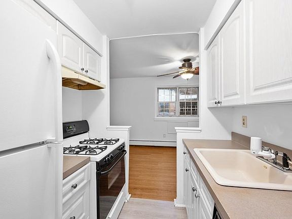 5th image of 406 Maryland Ave APT 1C