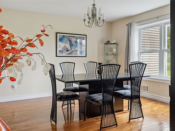 5th image of 321 Old Gorge Rd