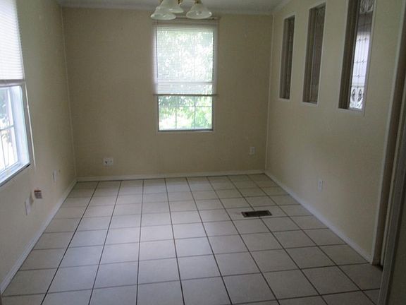 4th image of 2047 Greenway St