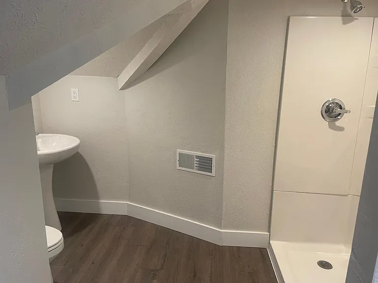 918 Elm St — Photo 26