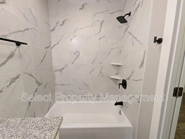 601 W Brackenridge St — Photo 16
