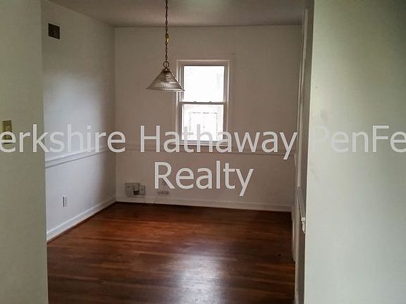 4th image of 6004 Mann Ave