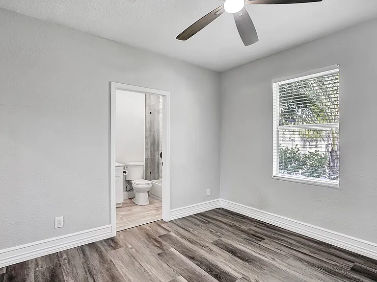 724 SW 9th St — Photo 18
