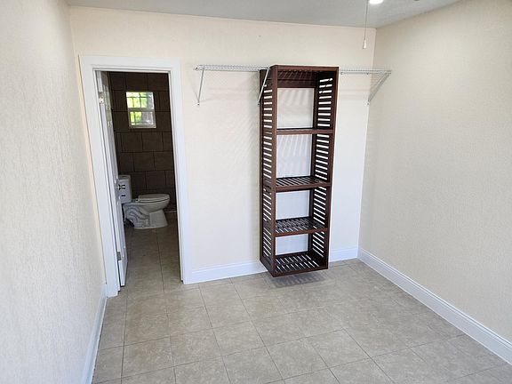 2nd image of 3915 Pierce Ave #4
