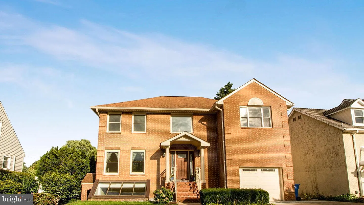 4 bed, 2.5 bath, 2264 sqft, $4,500 — Photo 1