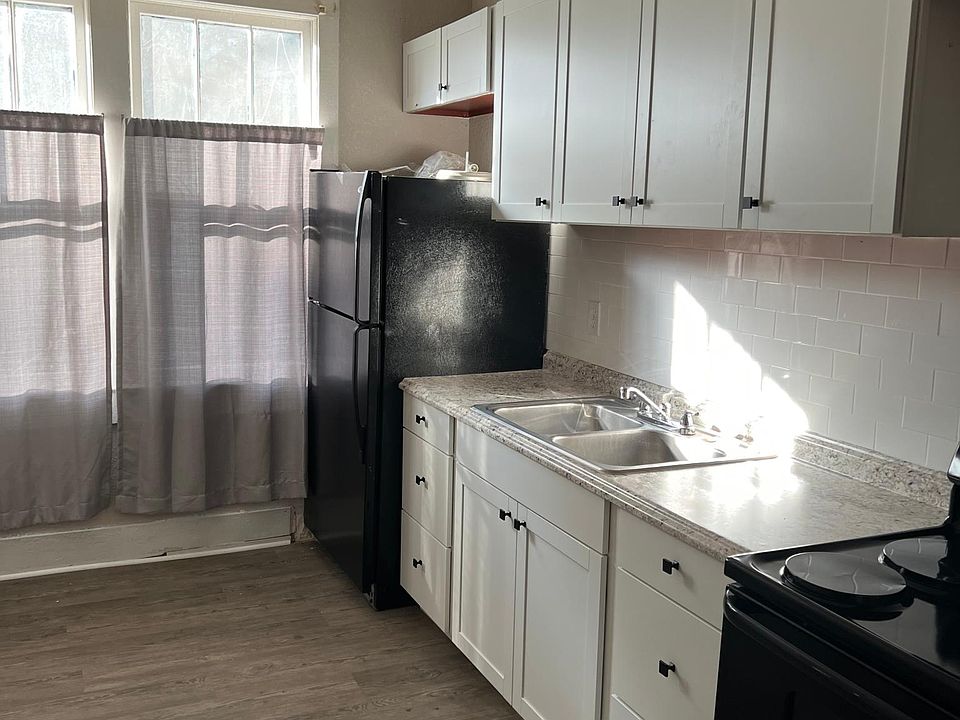 1st image of 395 NW Desoto St APT 103
