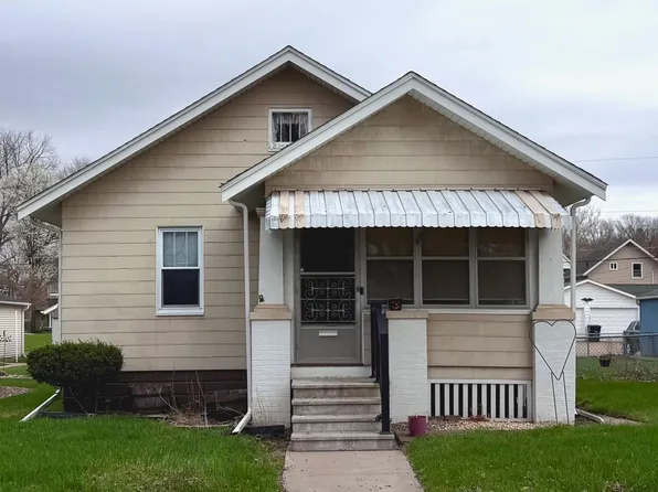 422 45th St, Moline, IL 61265