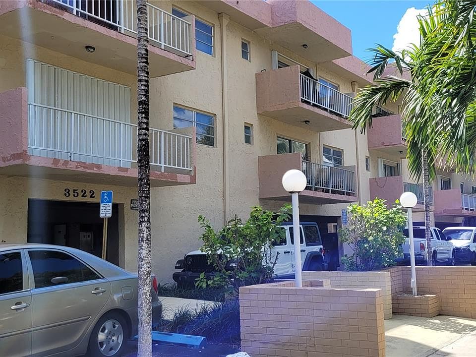 1st image of 3522 NE 171st St APT 104