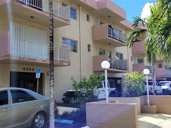 3522 NE 171st St APT 104, North Miami Beach, FL 33160