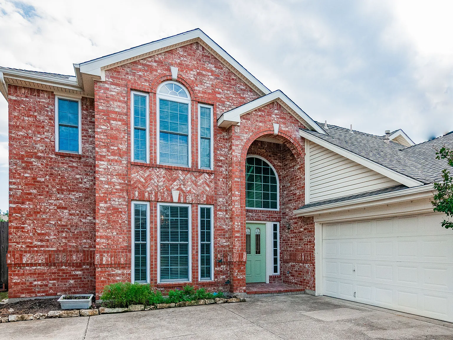 29 Chimney Rock Dr - Beautiful 3 - 2.5 - 2 Home — Photo 1
