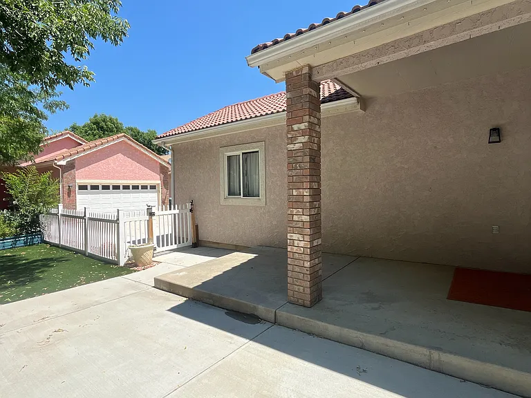 317 Victoria St — Photo 47