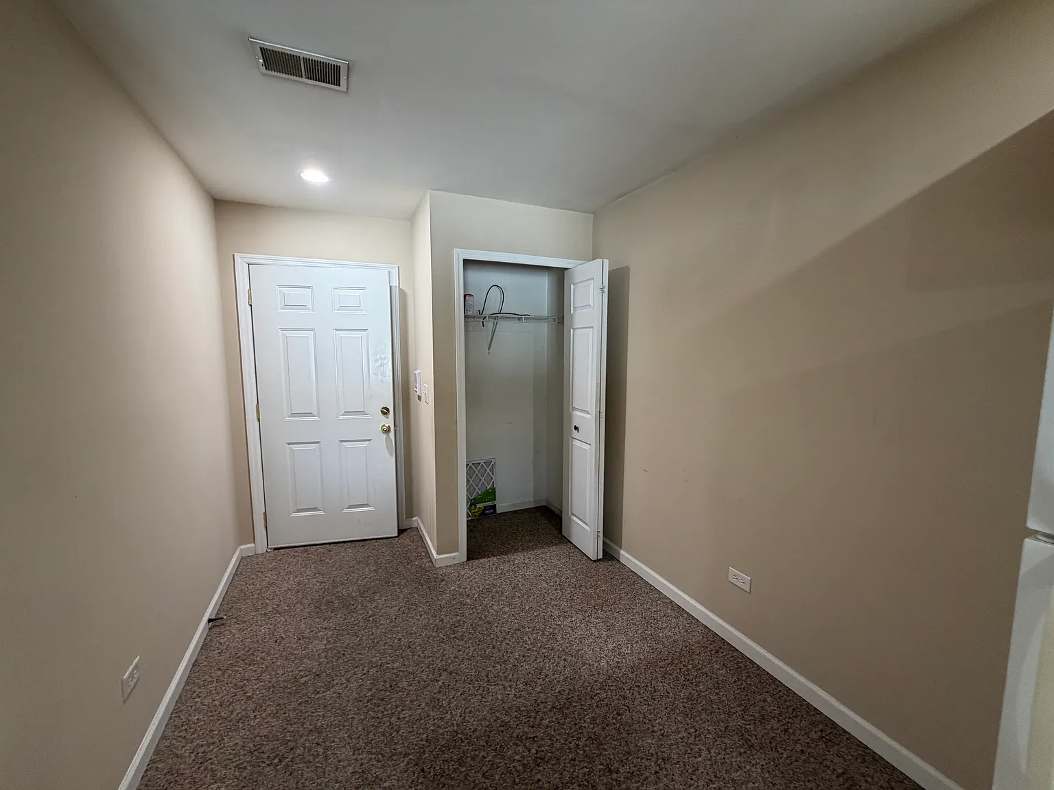 1 bed, 900 sqft, $1,100 — Photo 2
