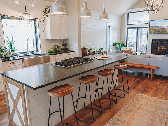 2nd image of 6565 Blackwood Rd