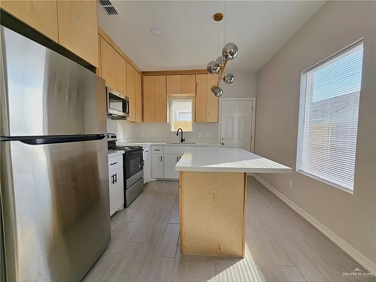 1019 N Woodson Ave #4 — Photo 4
