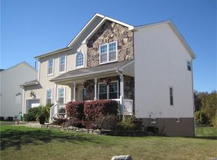 216 E Meadow Wind Ln, Newburgh, NY 12550