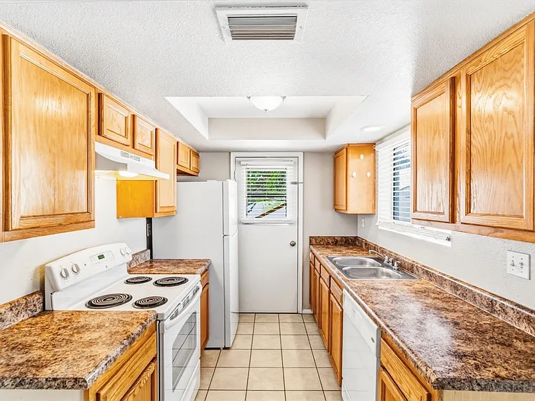 645 W Rio Salado Pkwy #101 — Photo 2