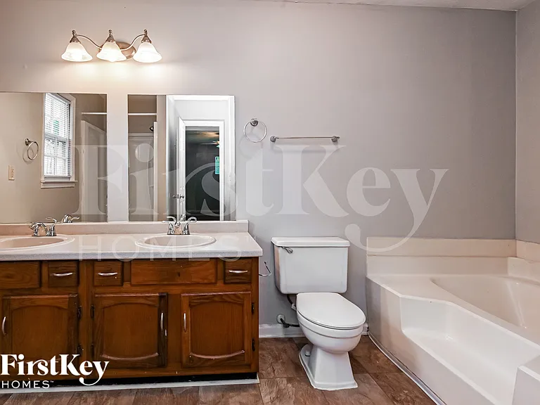 3900 Hadley Farm Dr — Photo 14