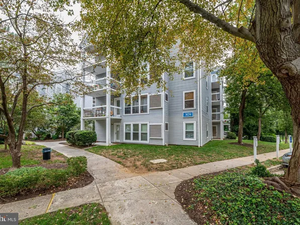 3179 Summit Square Dr #2-A2, Oakton, VA 22124