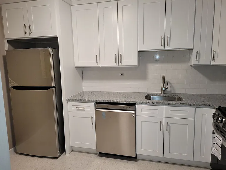 39 E 39th St — Photo 15