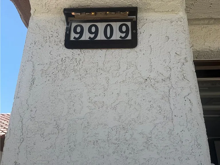 9909 Bundella Dr — Photo 48