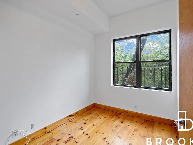 600 Saint Marks Ave #4L — Photo 10