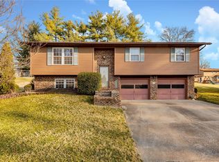 415 Bunker Hill Dr, Collinsville, IL