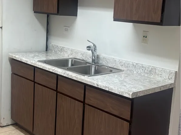1740 North Ave #16, Waukegan, IL 60085