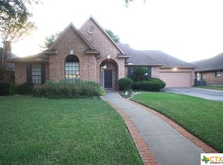 107 Lance Ln, Victoria, TX 77904