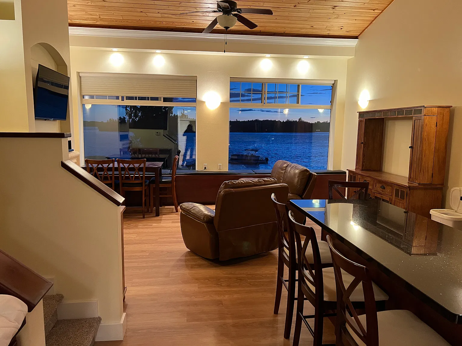 2 bed, 1300 sqft, $2,250 — Photo 3